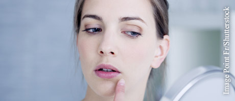  Bei Lippenbeschwerden unterstützen homöopathische Mittel die Heilung.