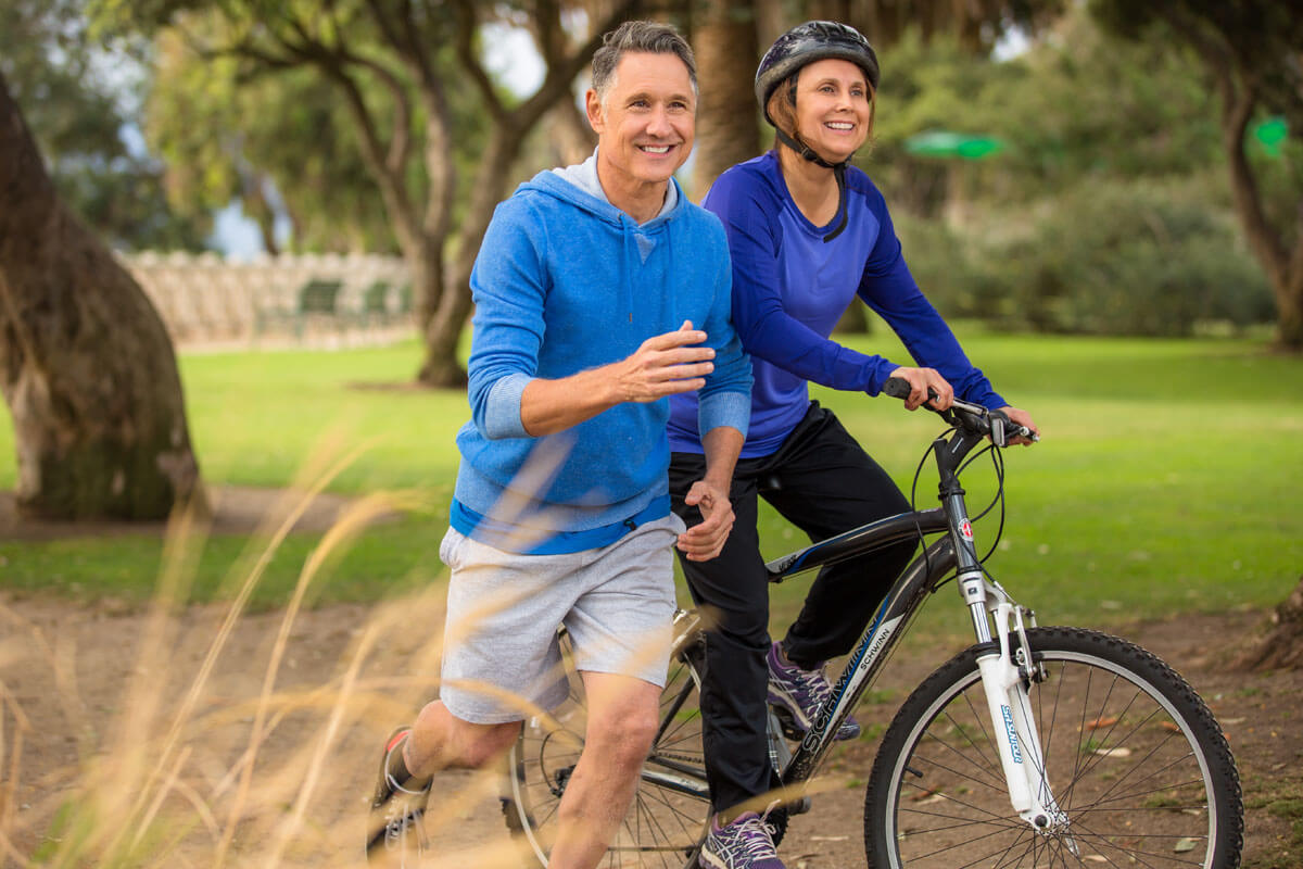  Laufen und Fahrradfahren beugt Knochenbrüchen im Alter vor.